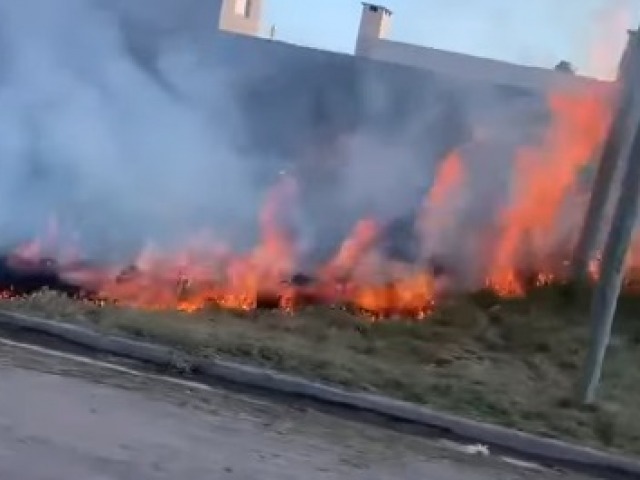 Intensa jornada de trabajo para los Bomberos por incendios